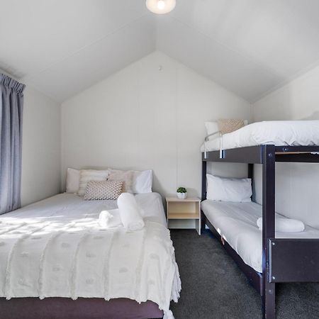 Tasman Holiday Parks Піктон Екстер'єр фото A bunk bed in a bedroom