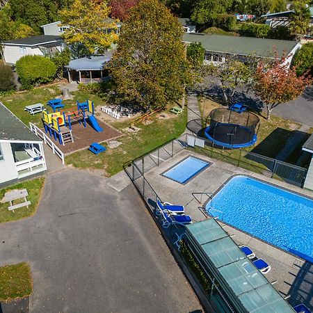 Tasman Holiday Parks Піктон Екстер'єр фото Aerial view of the school's swimming pool