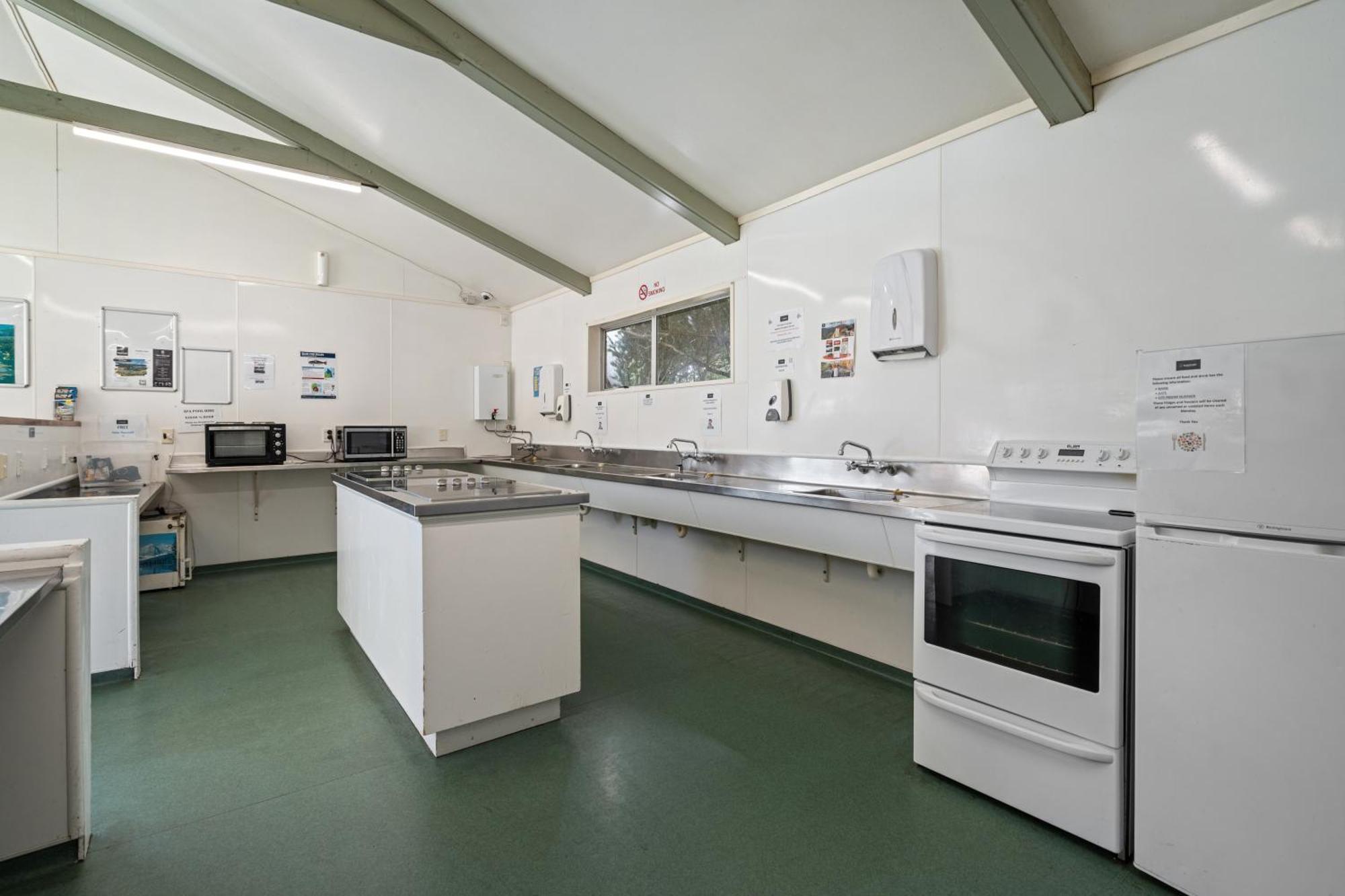 Tasman Holiday Parks Піктон Екстер'єр фото The kitchen at the station
