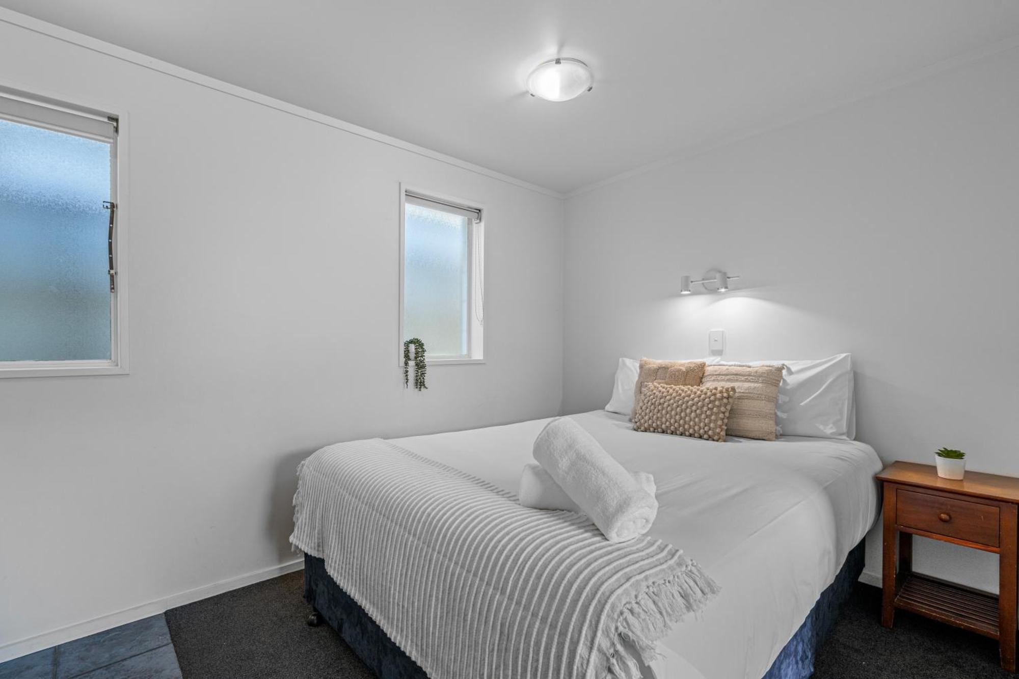 Tasman Holiday Parks Піктон Екстер'єр фото A bedroom at the hotel