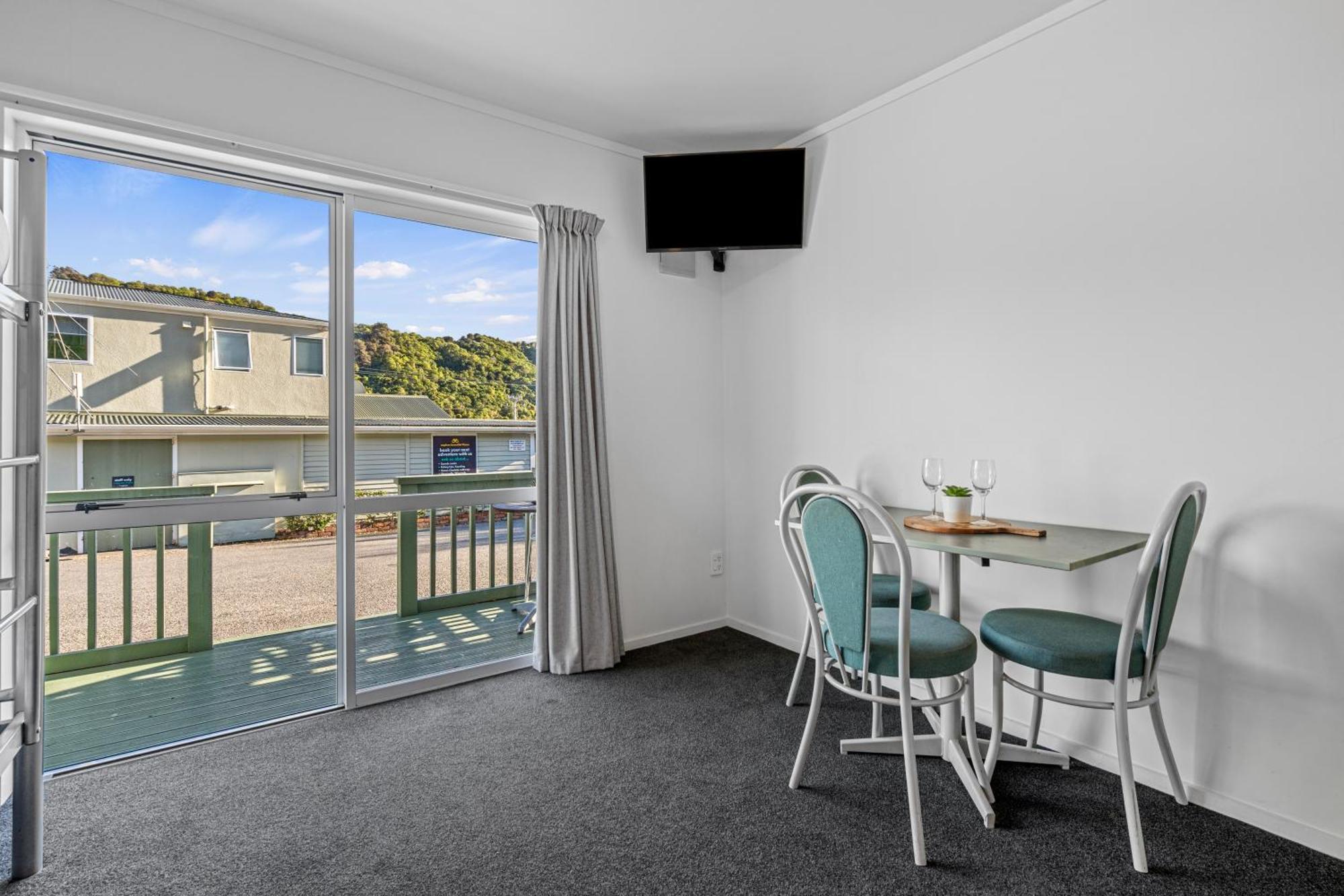 Tasman Holiday Parks Піктон Екстер'єр фото A typical studio apartment