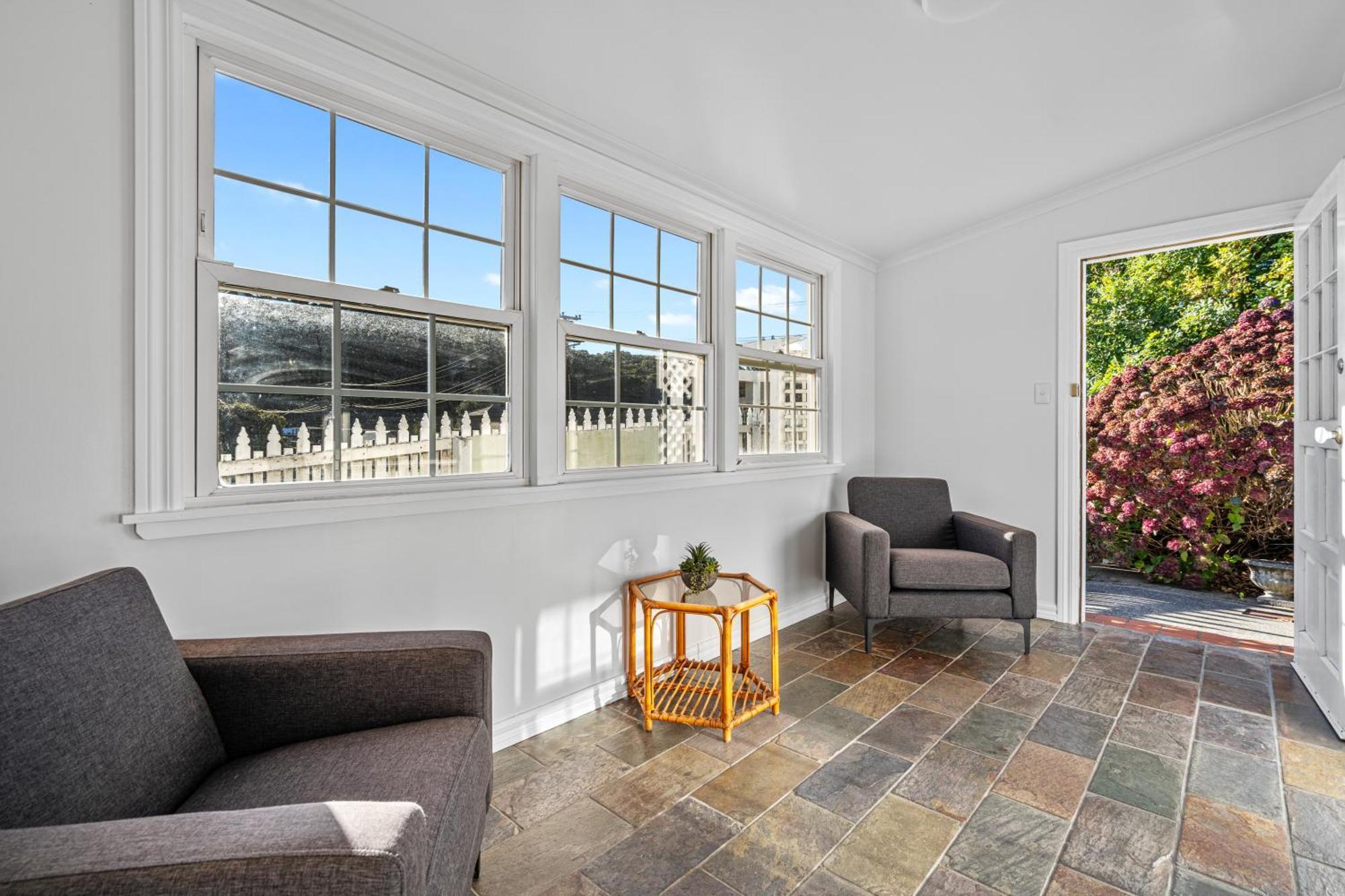 Tasman Holiday Parks Піктон Екстер'єр фото A room with a view of the garden