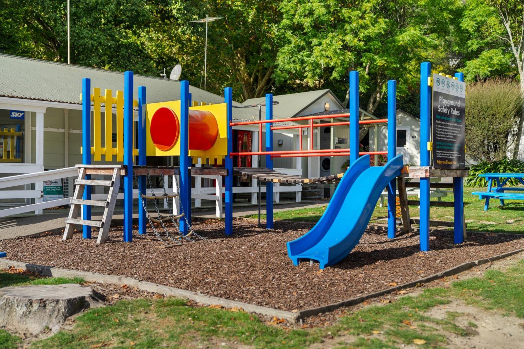 Tasman Holiday Parks Піктон Екстер'єр фото Playground at the station