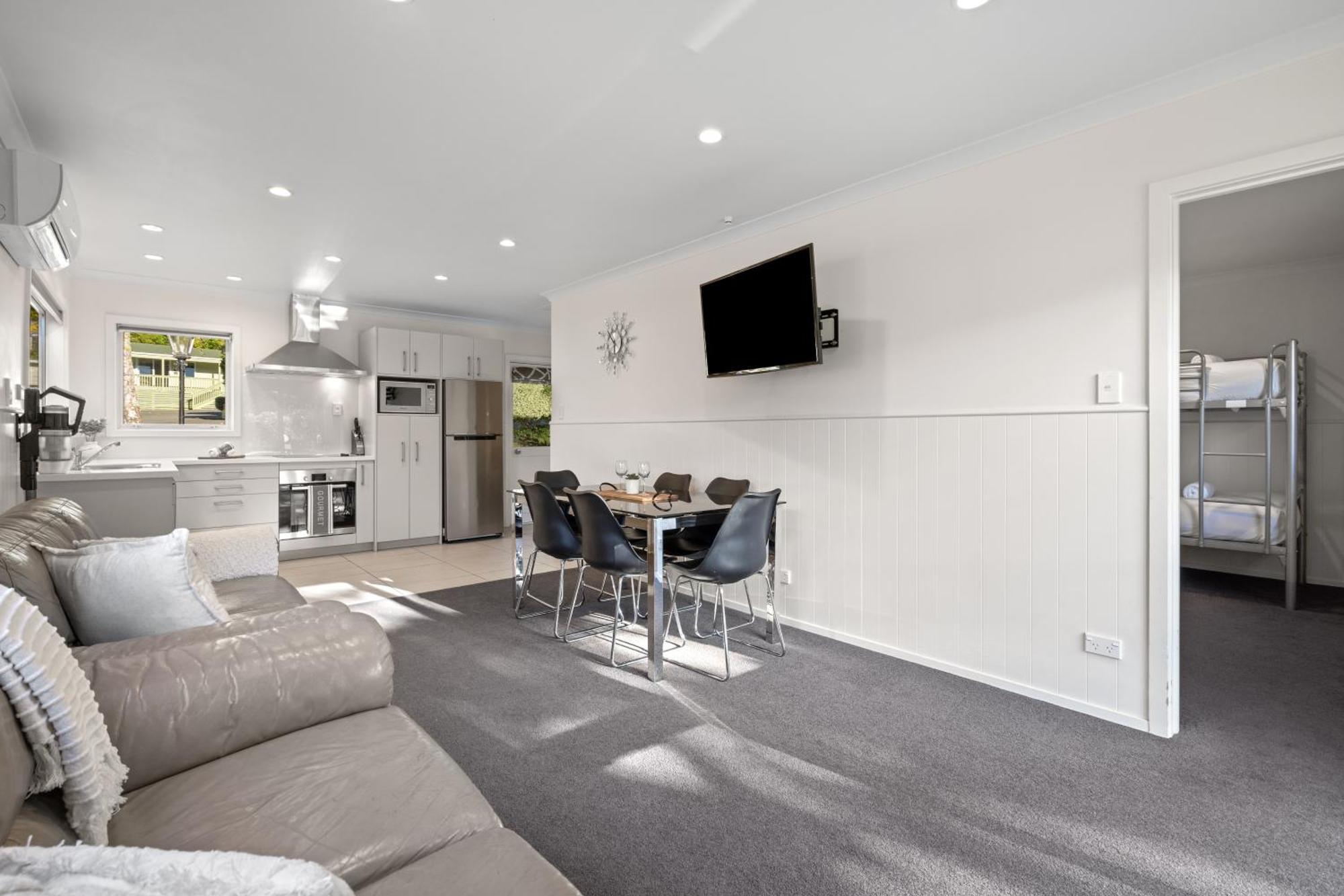 Tasman Holiday Parks Піктон Екстер'єр фото A typical two bedroom apartment