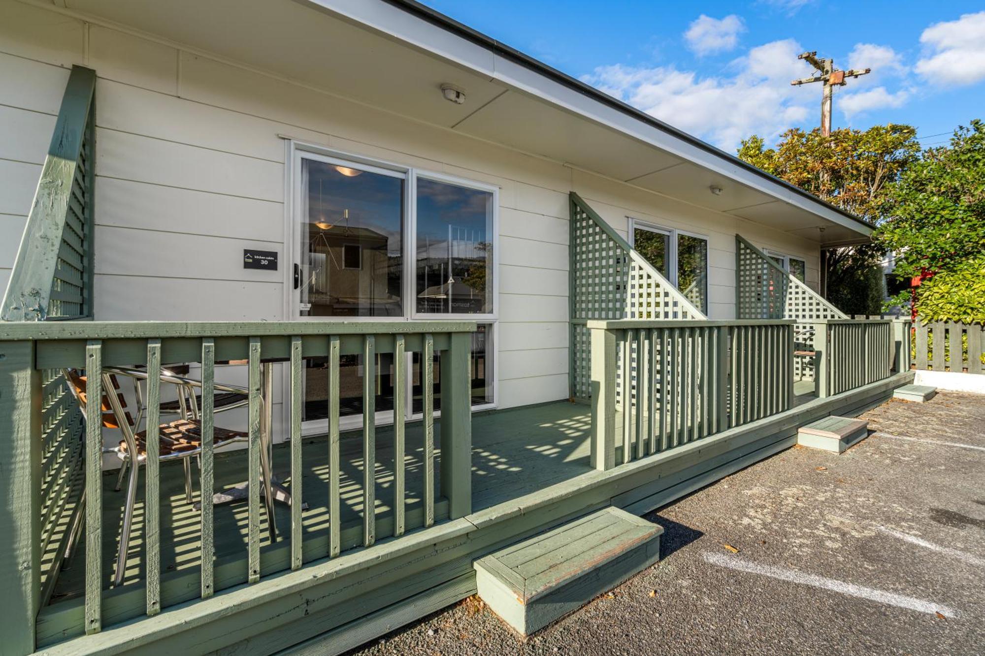 Tasman Holiday Parks Піктон Екстер'єр фото A typical motel room in New Zealand