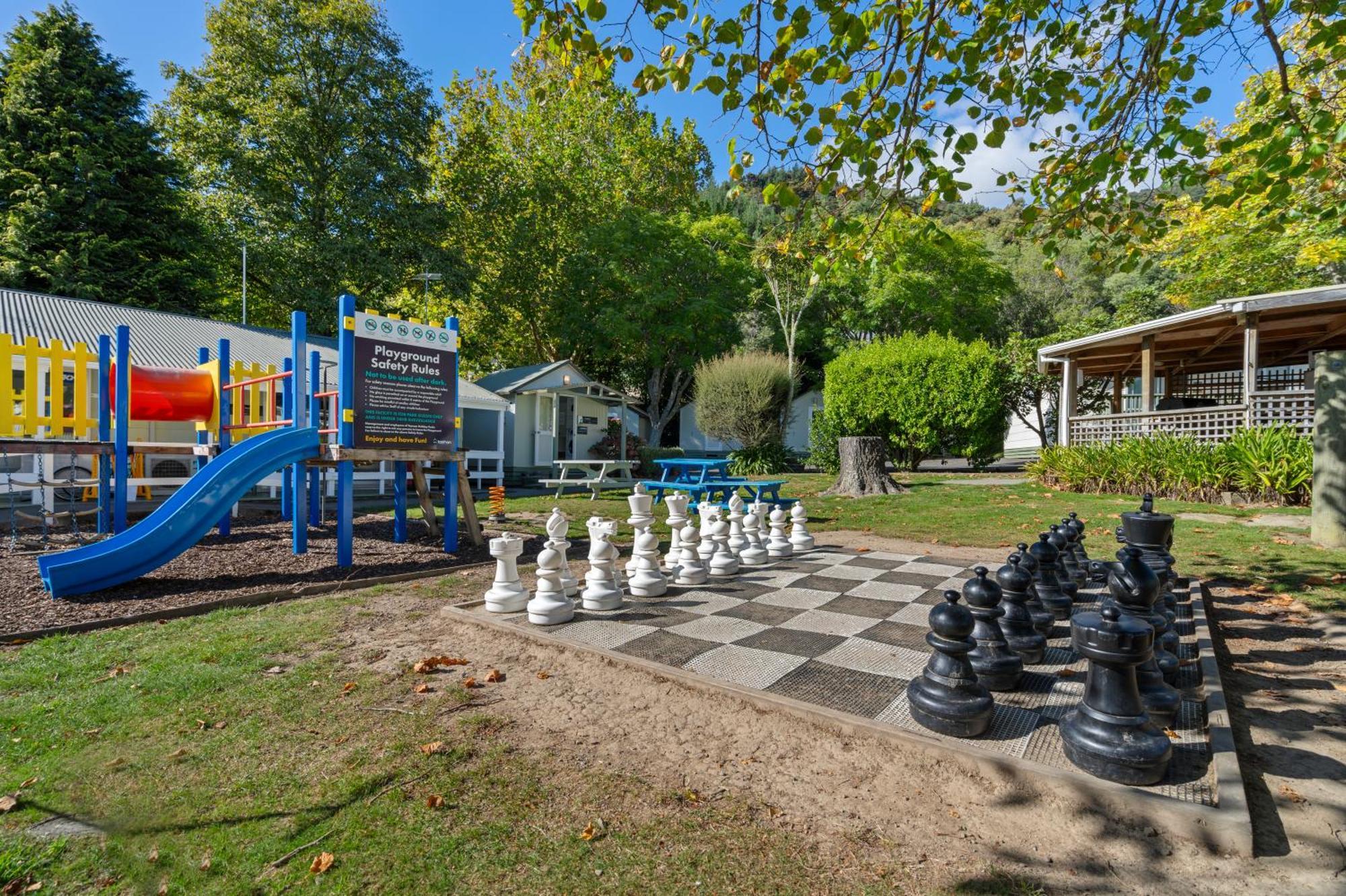 Tasman Holiday Parks Піктон Екстер'єр фото Playground at the station
