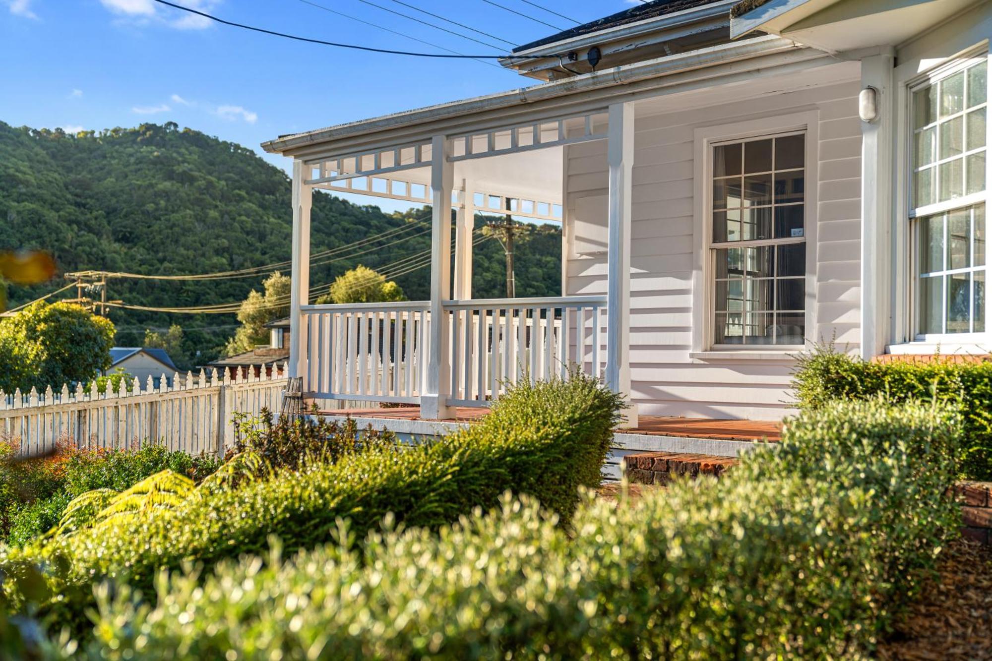 Tasman Holiday Parks Піктон Екстер'єр фото The house's front entrance